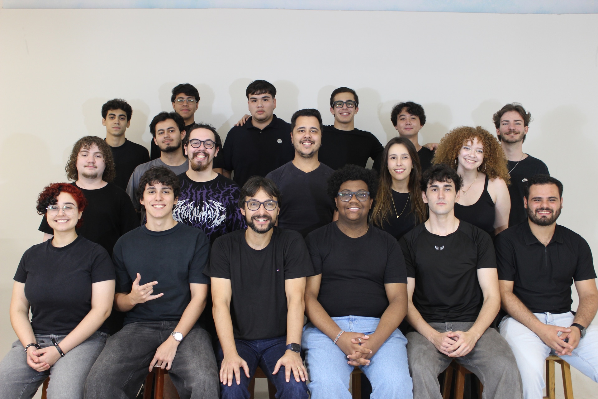 Equipe completa da Axion no estúdio