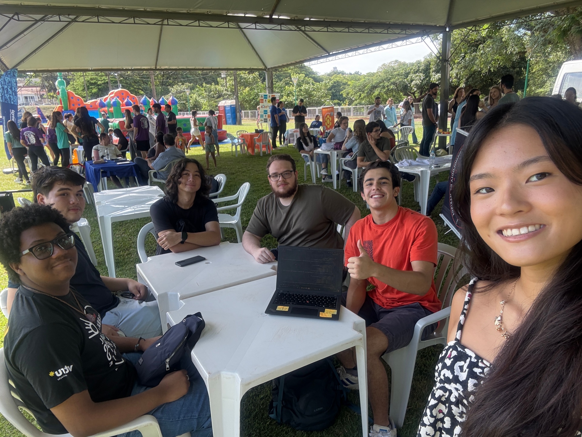 A Axion levou seu estande à Mostra de Profissões realizada no Parque Alfredo Werner Nyffeler (Buracão), fora do campus. Os integrantes apresentaram os cursos de ADS e ESOFT ao público e contaram como são a formação acadêmica e o dia a dia da área de tecnologia.